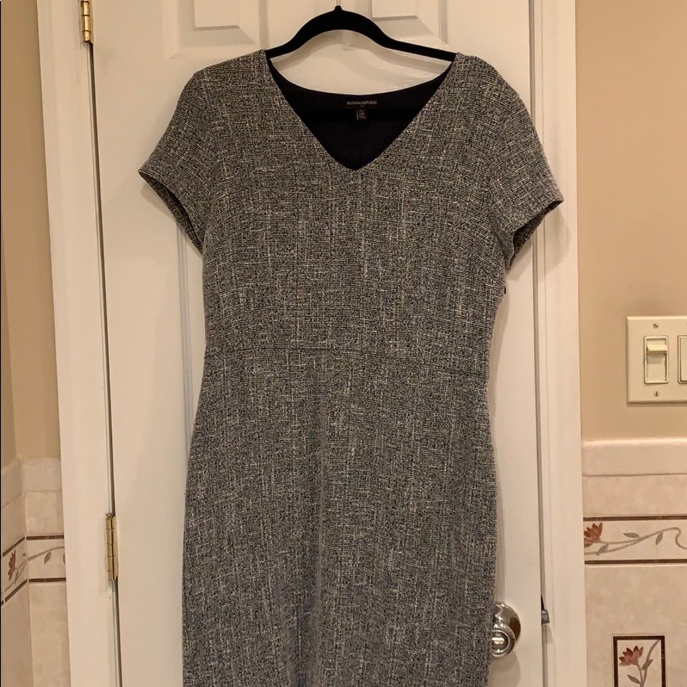 Short sleeved banana republic factory dress.